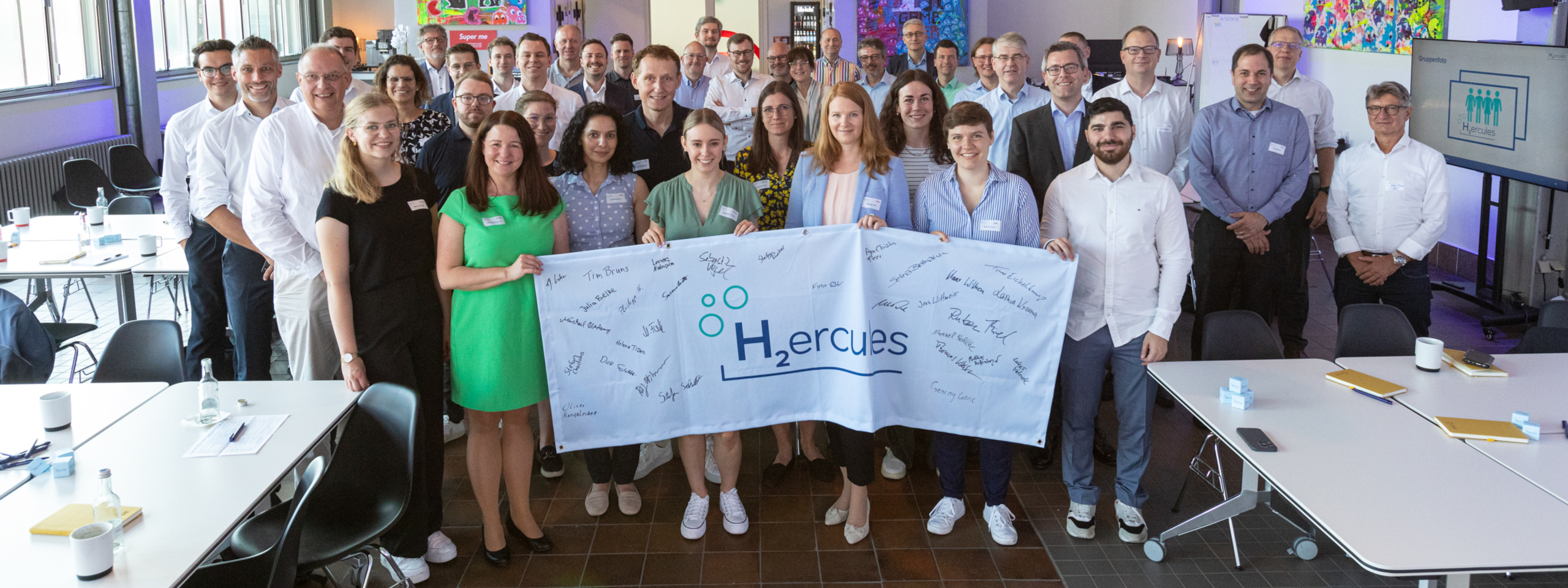 Eine schematische Darstellung einer Landkarte mit Prozessen für Wasser, Gas, Wasserstoff und Energieerzeugung.